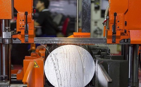 蔡甸立式金属带锯床切削出现跑带故障解决方法！